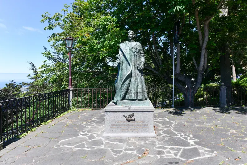 Estátua Carlos Da Austria